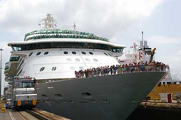 Picture of The Brilliance of the Seas in the Gatun Locks