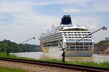 The Norwegian Sun near Gamboa in the Panama Canal