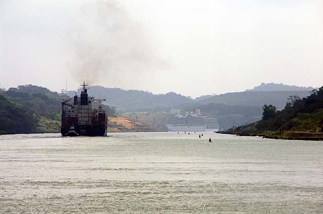 The MS Arcadias in the Gaillard Cut in the Panama Canal