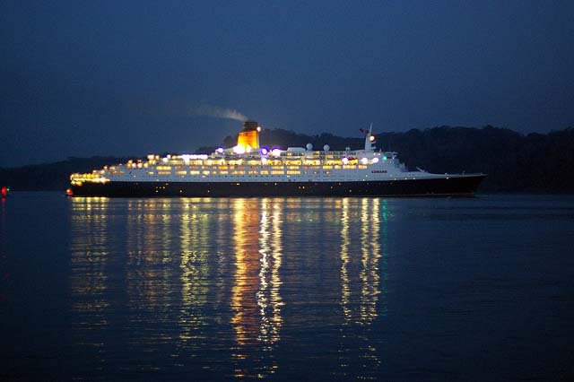 The RMS Queen Elizabeth 2 early morning starting her last Panama Canal transit